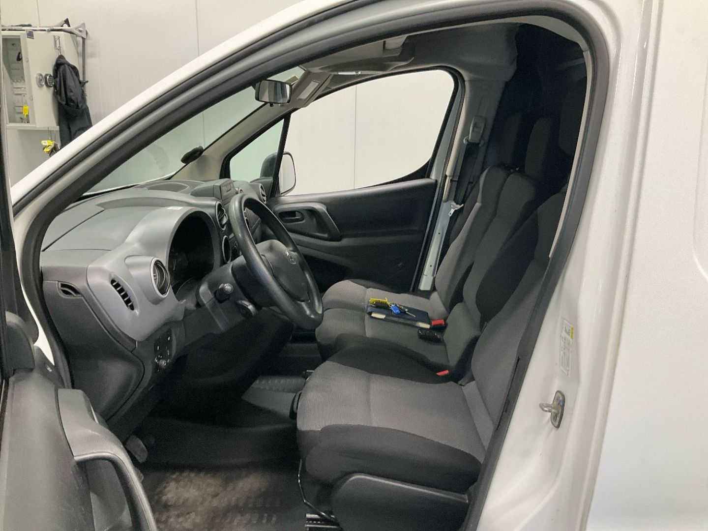 PEUGEOT PARTNER FOURGON - STANDARD 1.6 BLUEHDI 100 PREMIUM 3PL