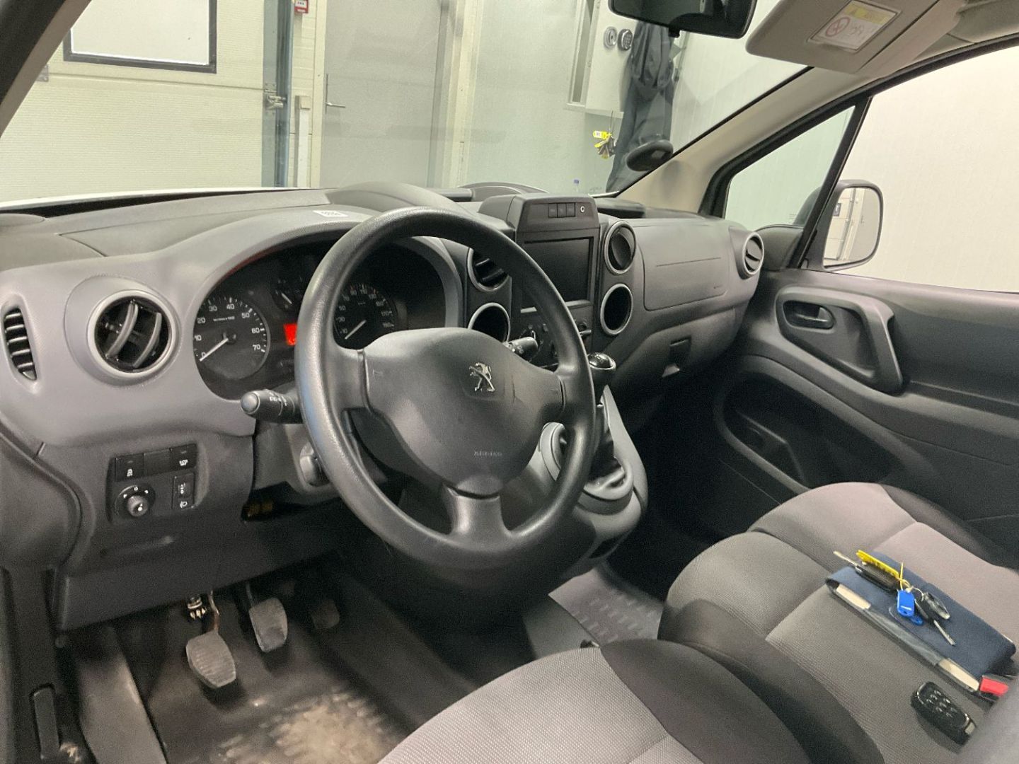 PEUGEOT PARTNER FOURGON - STANDARD 1.6 BLUEHDI 100 PREMIUM 3PL