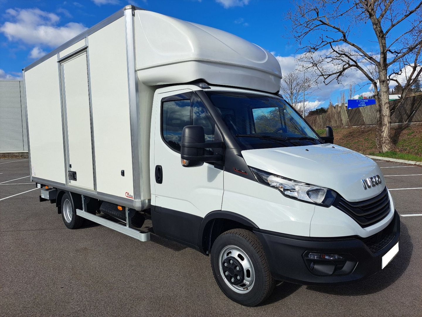 IVECO DAILY 35C18 CAISSE HAYON 180CV 3L