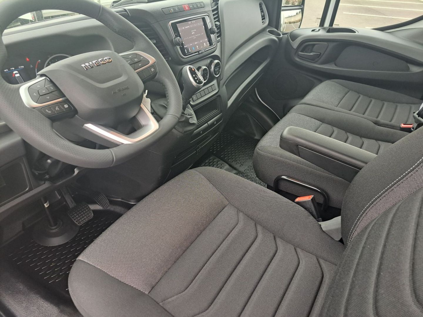 IVECO DAILY CAISSE - 35C18 A8 180CV 3L HAYON