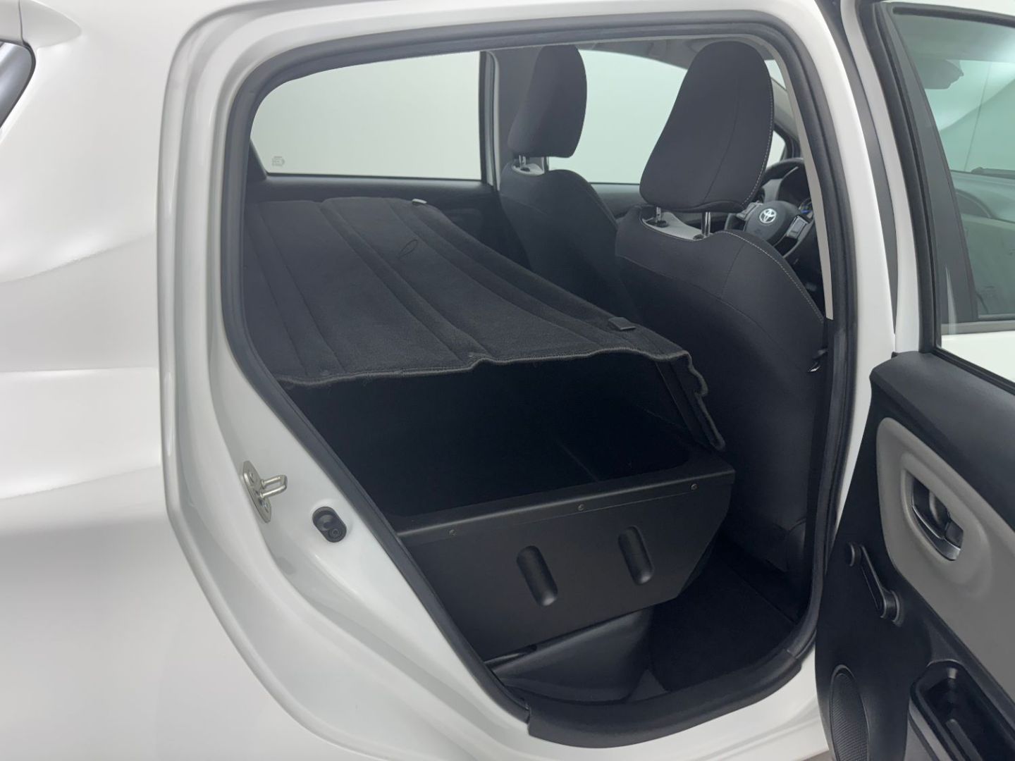 TOYOTA YARIS AFFAIRES - HYBRIDE 100H FRANCE BUSINESS 5p