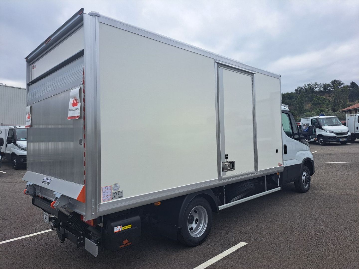 IVECO DAILY CAISSE - 35C18 A8 180CV 3L HAYON