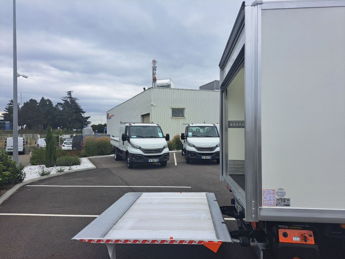 IVECO DAILY CAISSE - 35C18 A8 180CV 3L HAYON