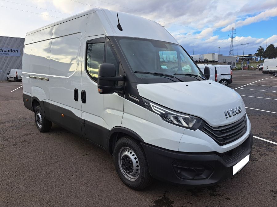 IVECO DAILY FOURGON - 35S18 A8 L3 VEHICULE ATELIER FLEXIBLE HYDRAULIQUE (2023)