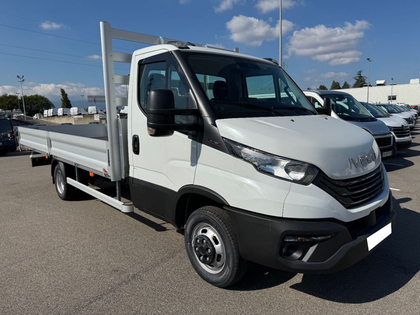 IVECO DAILY PLATEAU - 35C18 180CV 3L PLANCHER BOIS 5M (2025)