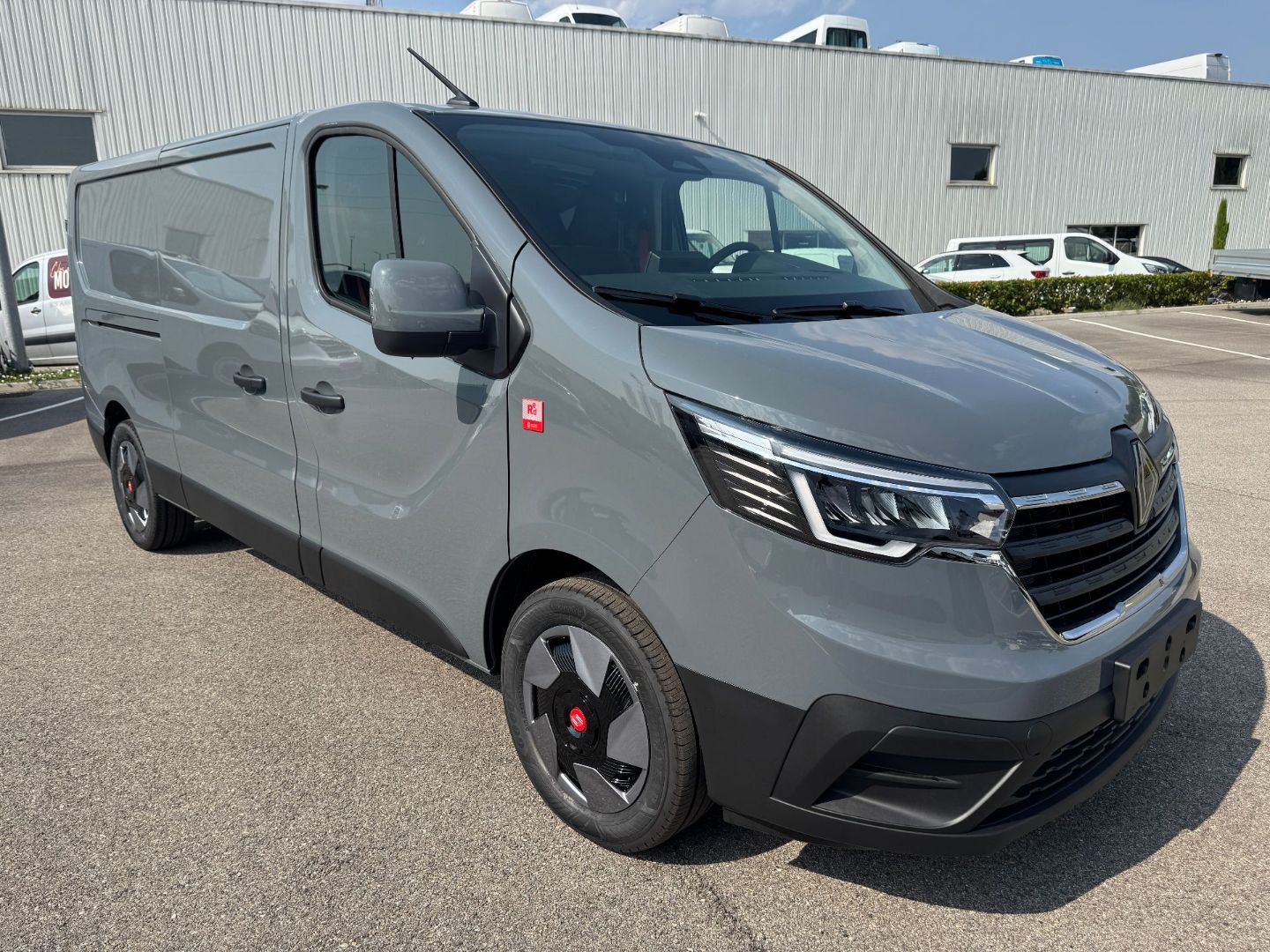 RENAULT TRAFIC FOURGON - L2H1 3T DCI 150 AUTO RED (2026)