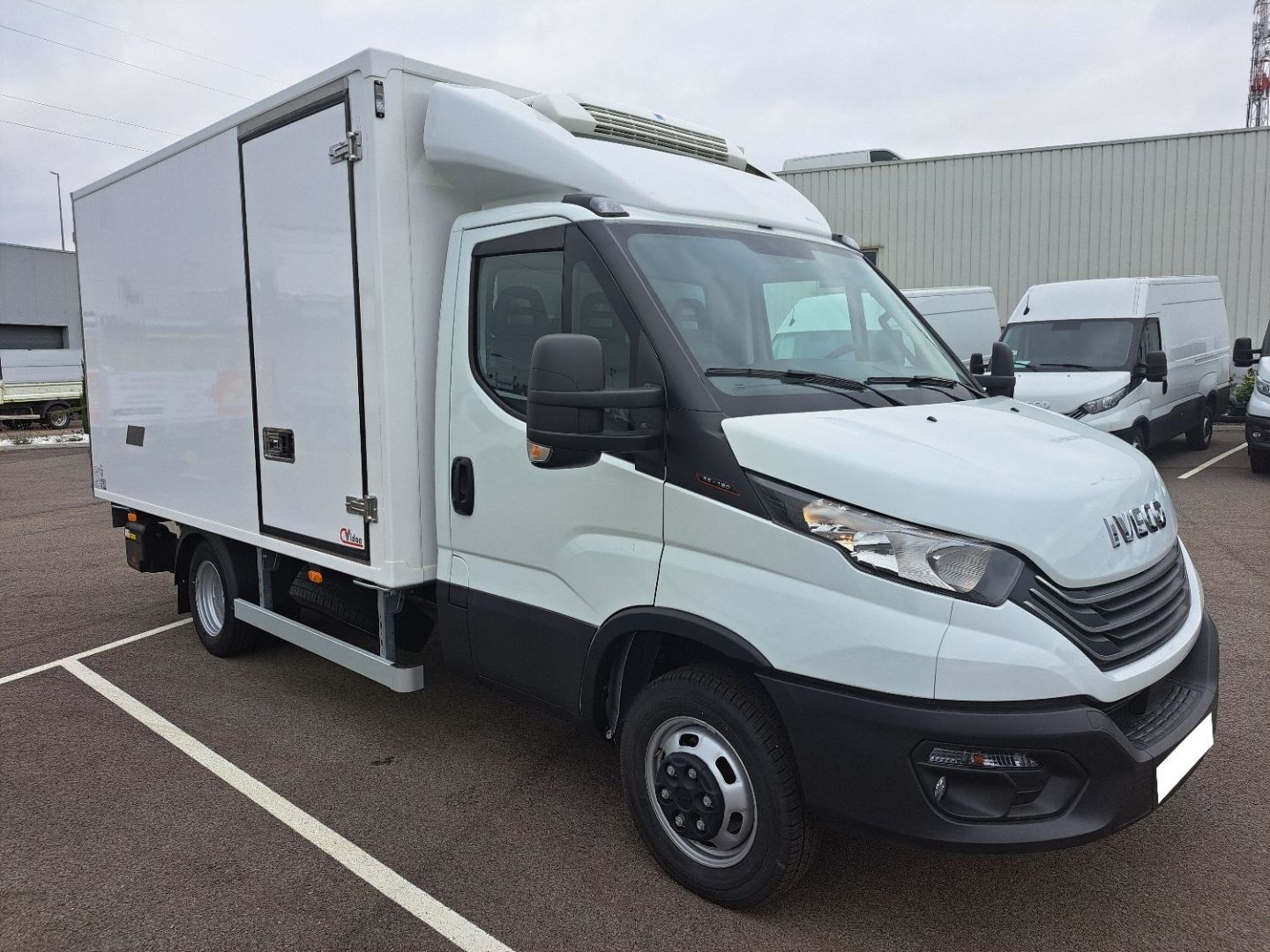 IVECO DAILY FRIGORIFIQUE - 35C18 180CV 3L CAISSE HAYON 14.8M3