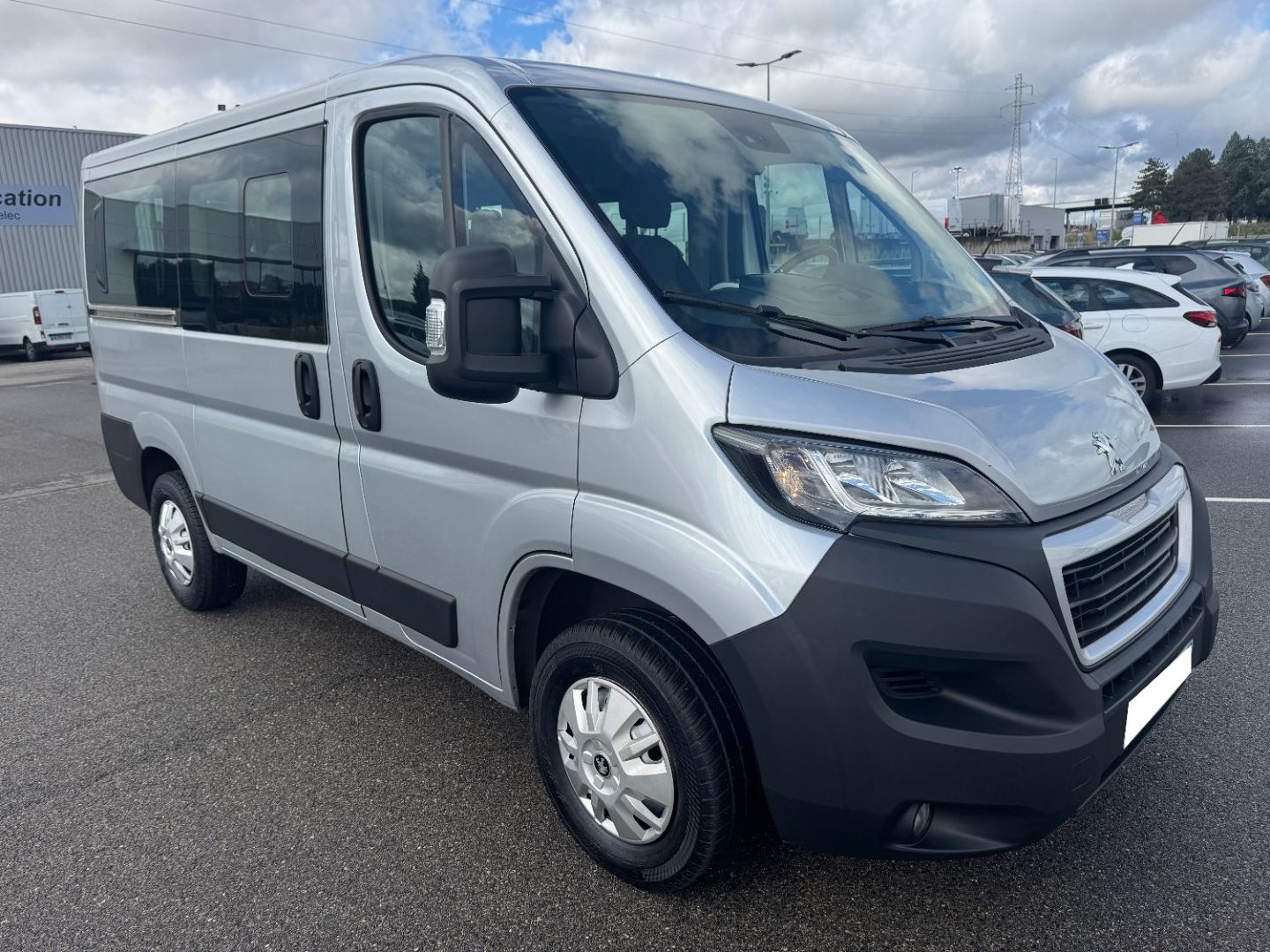 PEUGEOT BOXER COMBI - L1H1 2.2 BLUEHDI 140 PREMIUM PACK 9PL