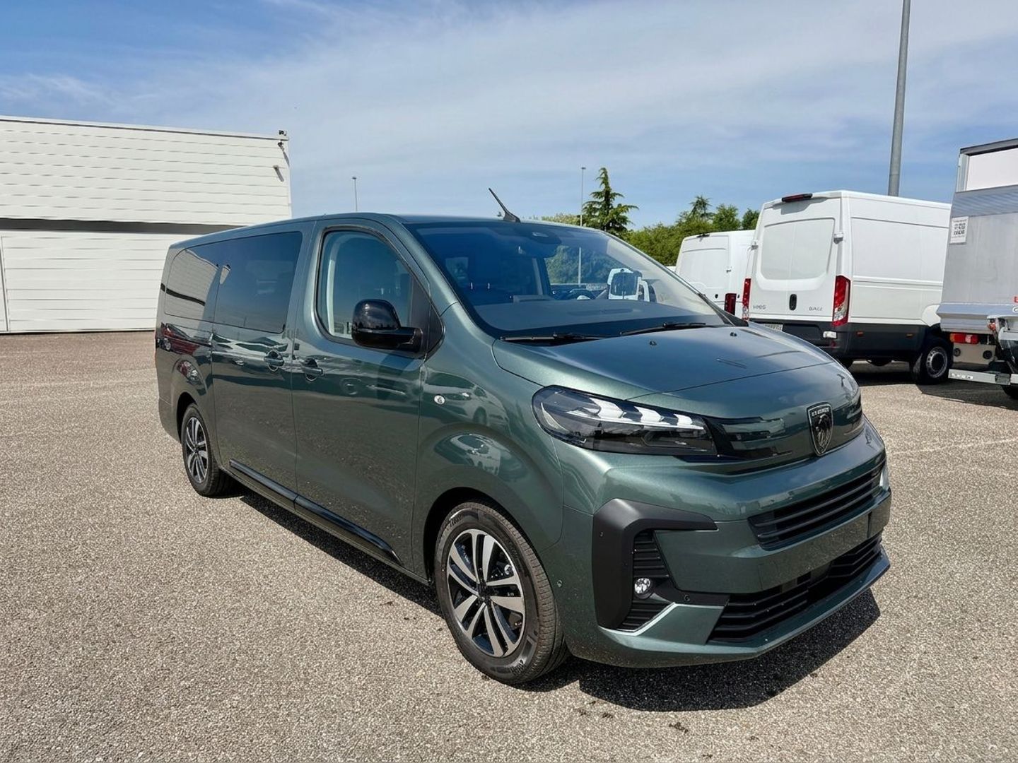 PEUGEOT TRAVELLER XL 2.2 Diesel 180 S&S EAT8 Business Pack