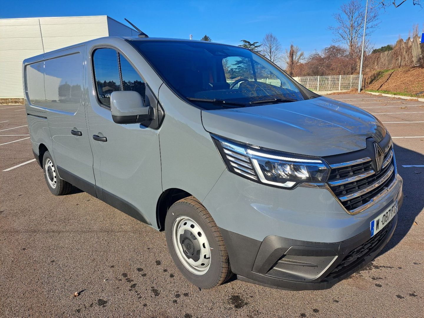 RENAULT TRAFIC FOURGON - L1H1 3T BLUE DCI 150 AUTO BVA9 RED EDITION