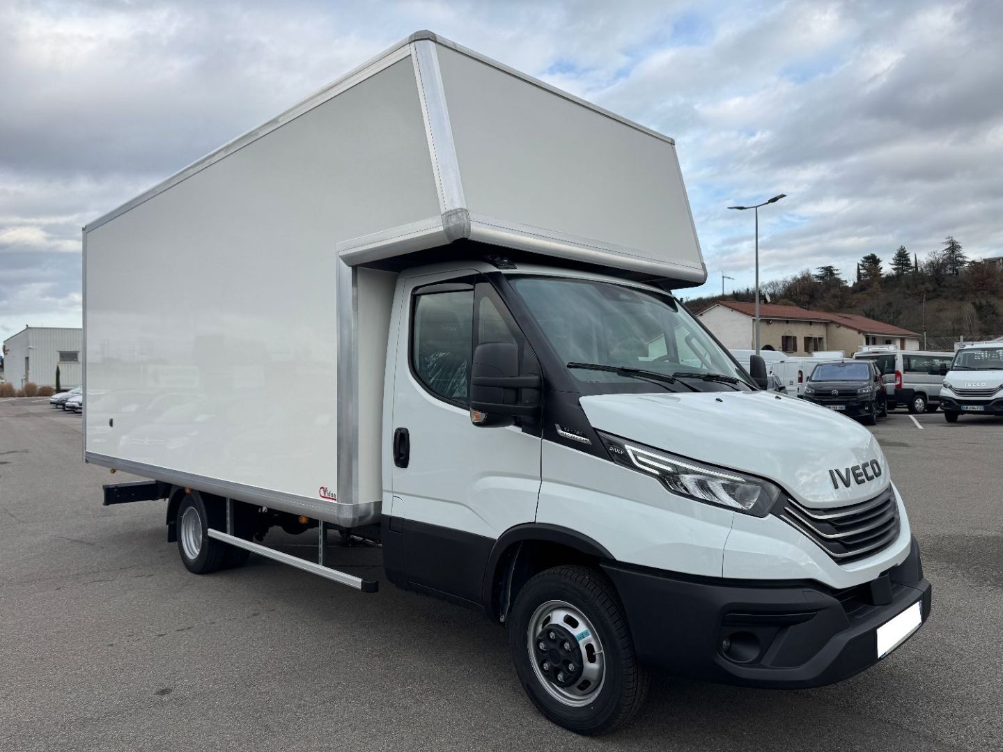 IVECO DAILY CAISSE - 35C18 A8 180CV 3L DEMENAGEMENT 27.5M3