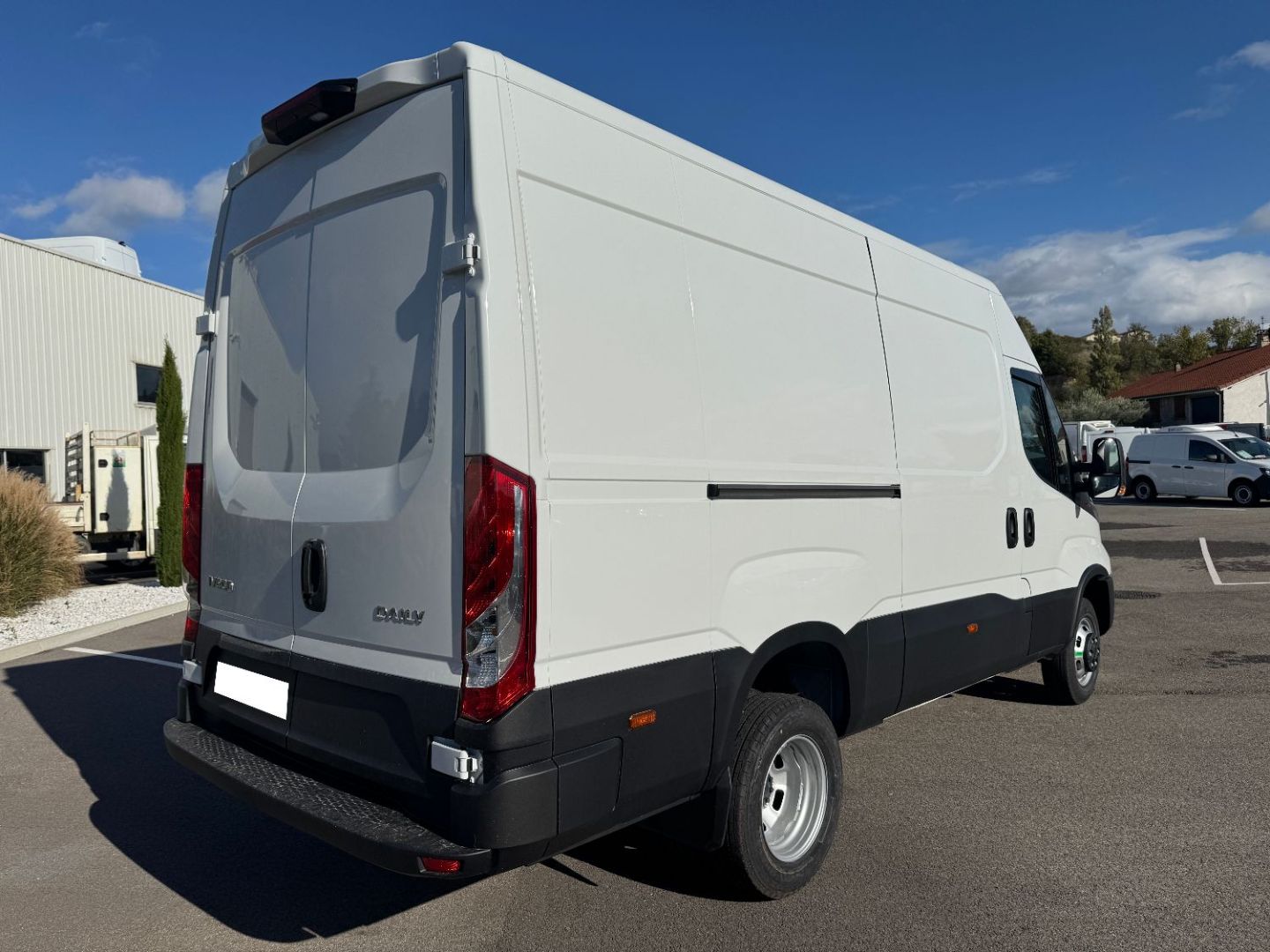 IVECO DAILY FOURGON - 35C18 180CV 3L L3H2 12M3