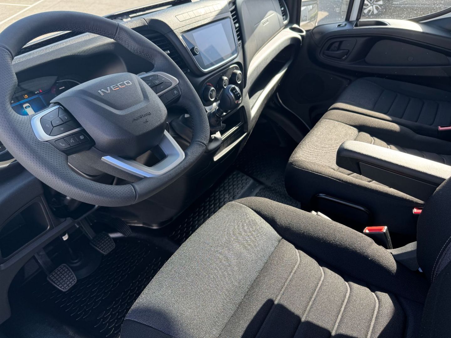 IVECO DAILY FOURGON - 35C18 180CV 3L L3H2 12M3