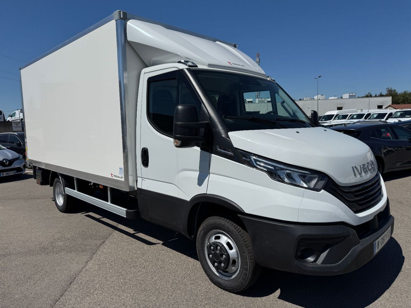 IVECO DAILY CAISSE - 35C16 A8 160CV 3L HAYON MOINS DE 3M DE HAUT