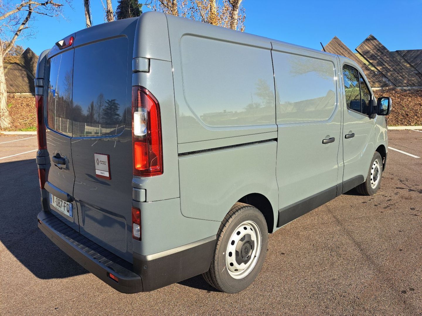 RENAULT TRAFIC FOURGON - L1H1 3T BLUE DCI 150 AUTO BVA9 RED EDITION