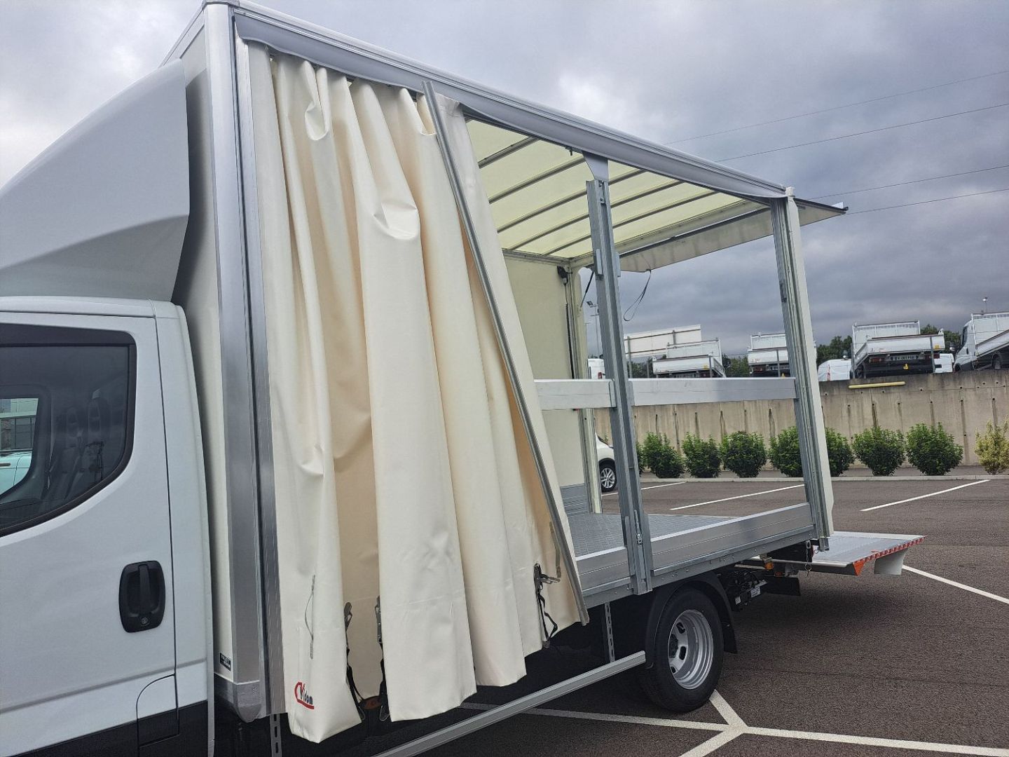 IVECO DAILY CAISSE - 35C18 180CV 3L MIXTE