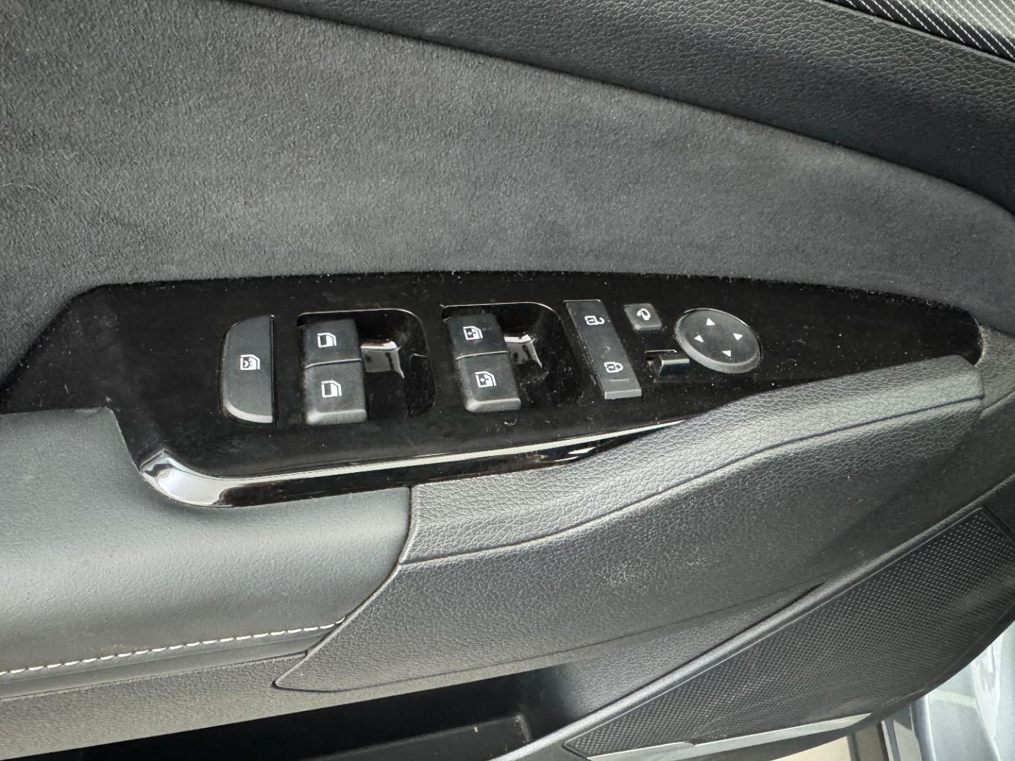 KIA SPORTAGE - 1.6 T-GDi 265 Hybride Rechargeable GT LINE 4x4 PREMIUM BUSINESS BVA6