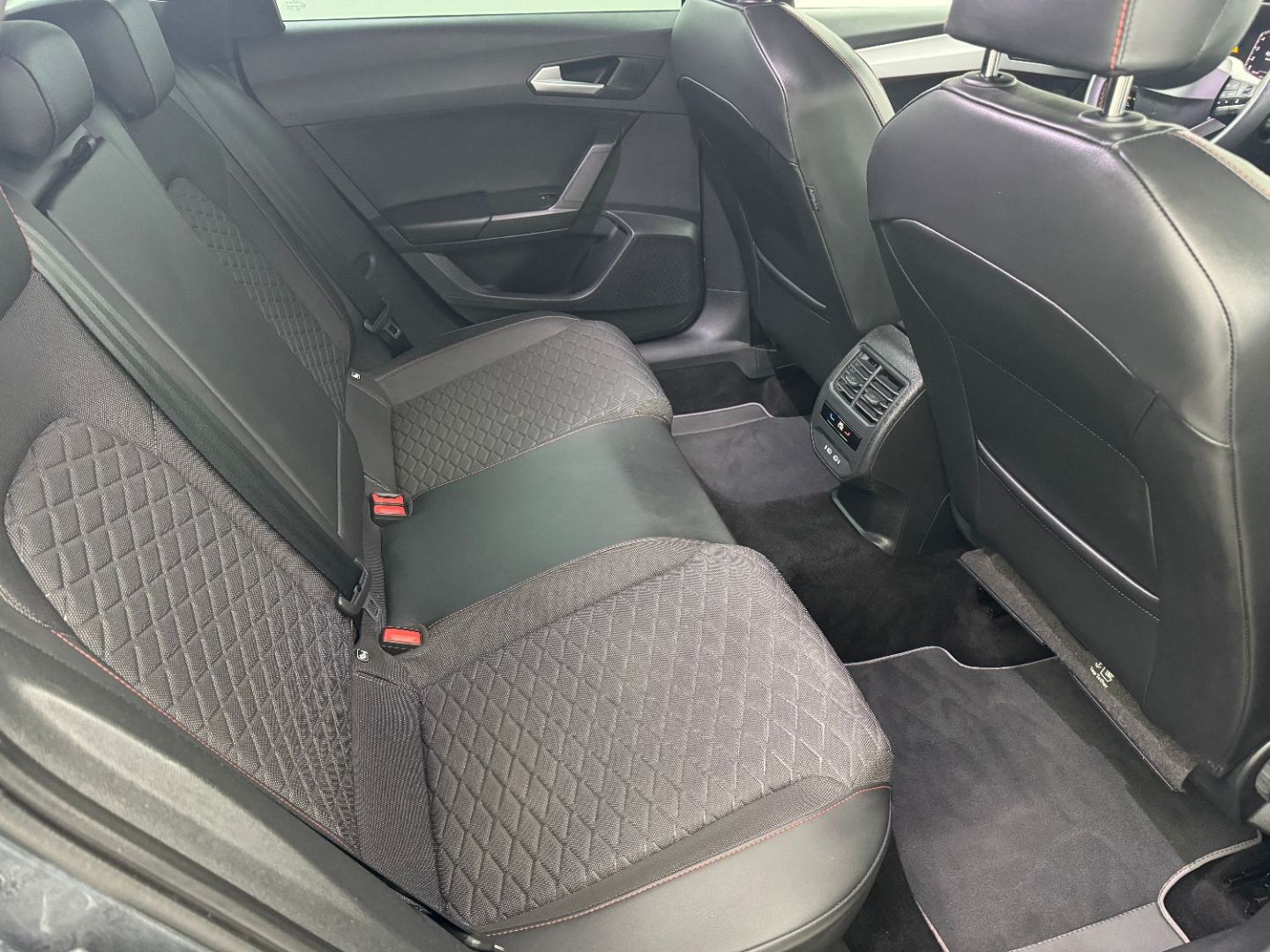 SEAT LEON SPORTSTOURER - Sportstourer 2.0 TDI 150 FR Business DSG7