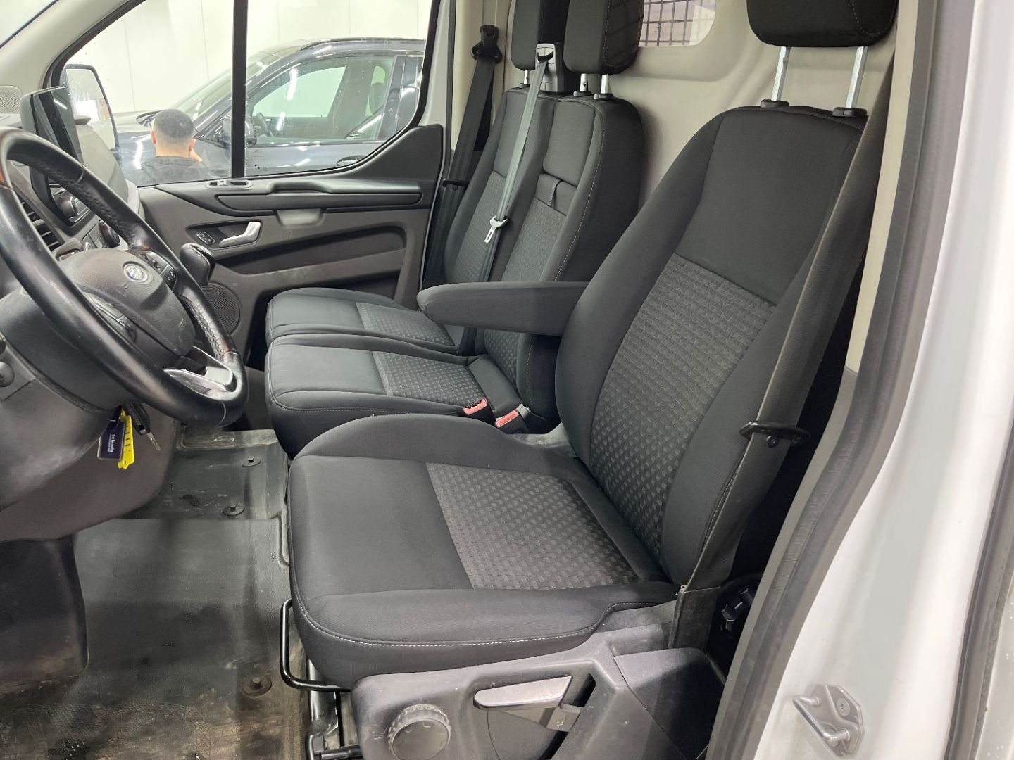 FORD TRANSIT CUSTOM FOURGON - 300 L1H1 2.0 TDCI 130 TREND