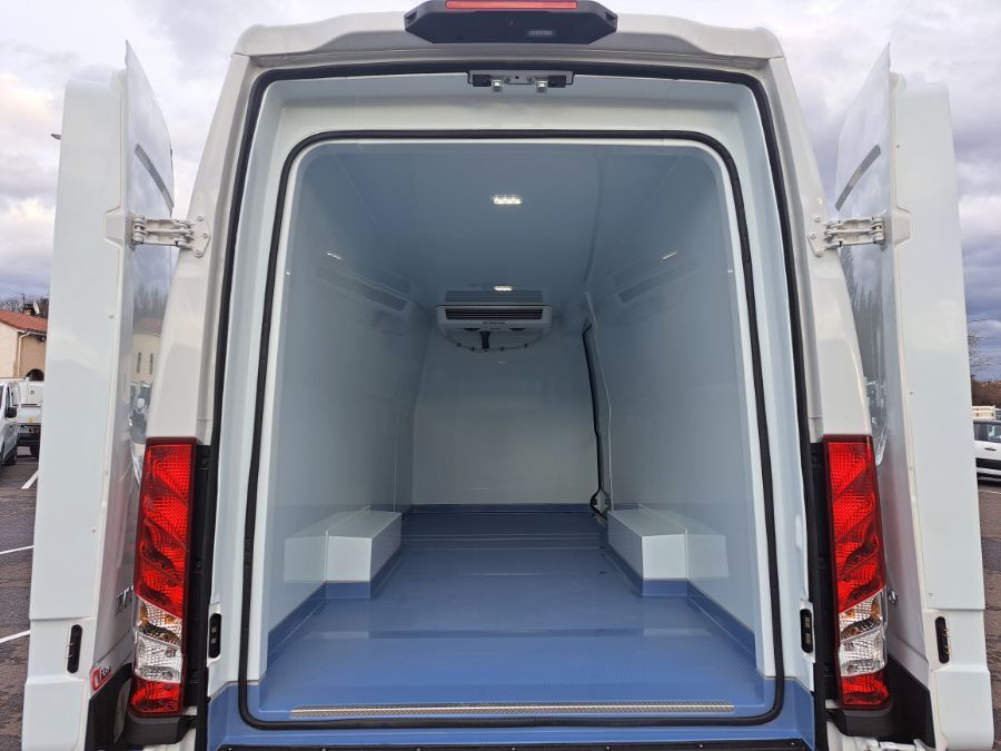 IVECO DAILY FRIGORIFIQUE - 35S18 A8 180CV 3L FOURGON L4H2 11.7M3