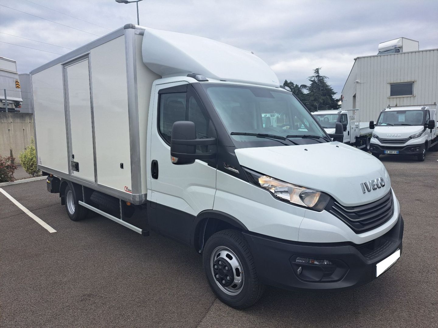 IVECO DAILY CAISSE 35C18 A8 180CV 3L HAYON