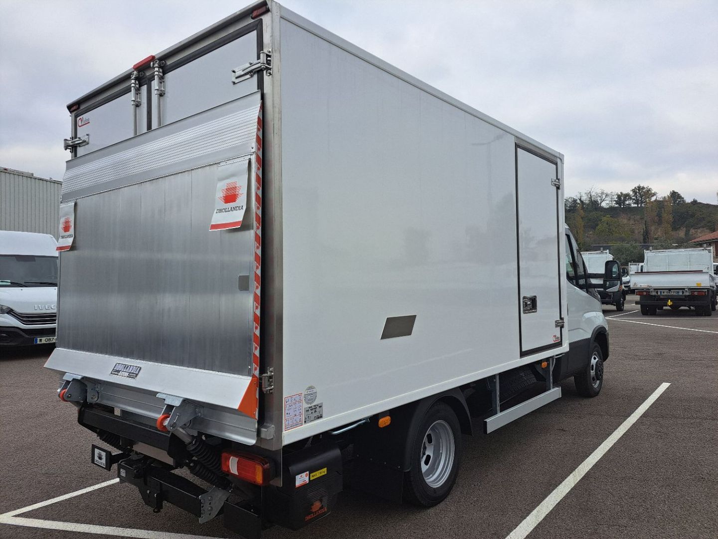 IVECO DAILY FRIGORIFIQUE - 35C18 180CV 3L CAISSE HAYON 14.8M3
