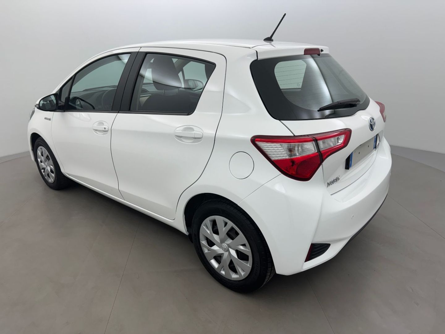 TOYOTA YARIS AFFAIRES - HYBRIDE 100H FRANCE BUSINESS 5p