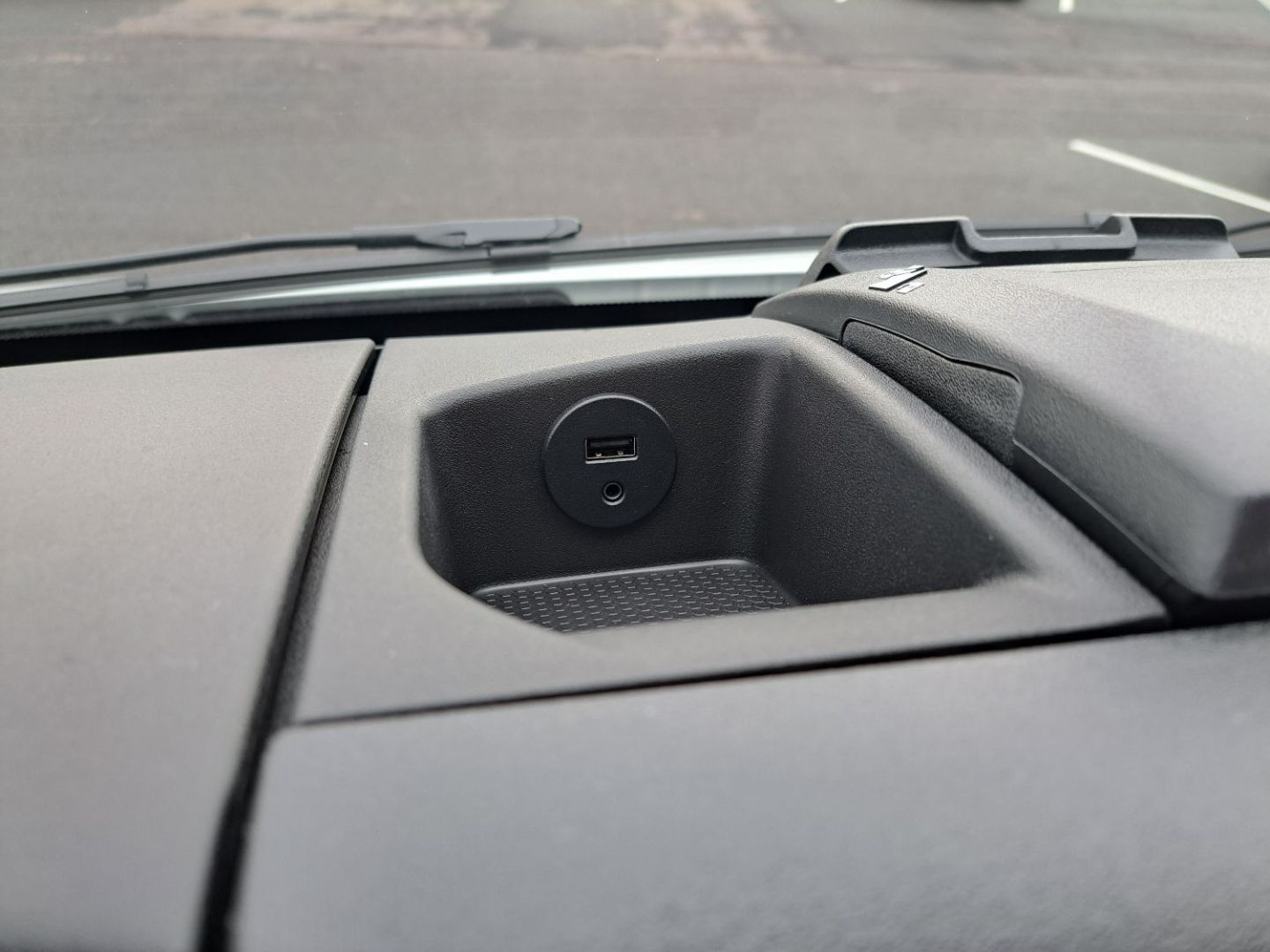 IVECO DAILY BENNE - 35C18 180CV 3L COFFRE REHAUSSES LATERALE