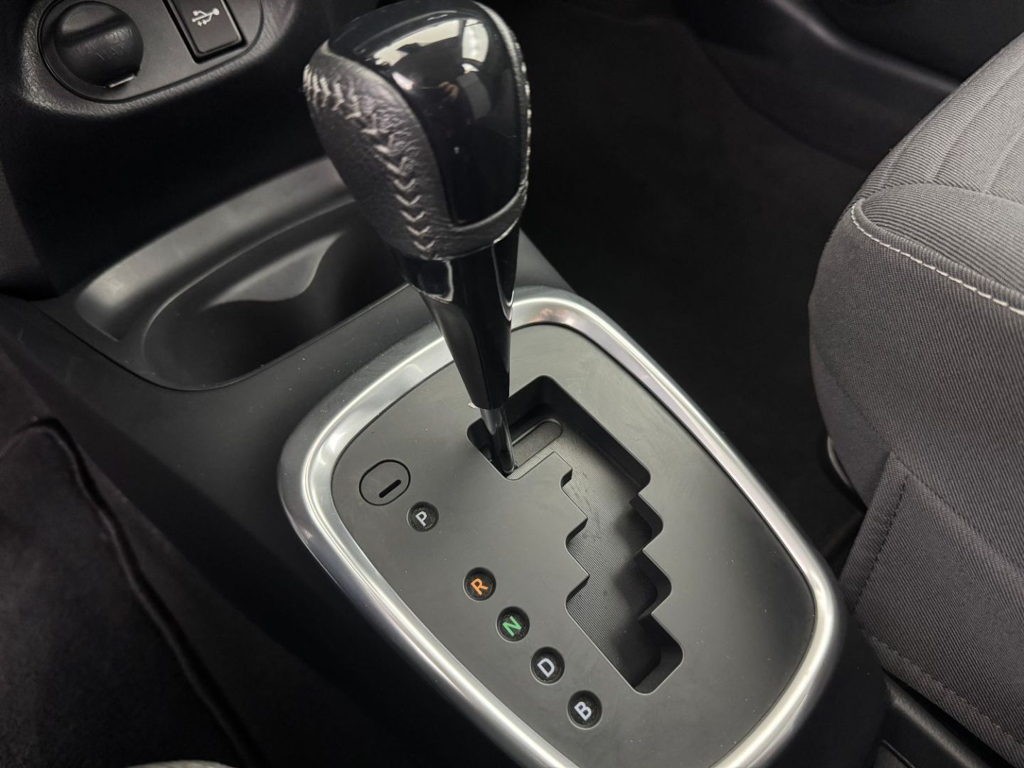 TOYOTA YARIS AFFAIRES - HYBRIDE 100H FRANCE BUSINESS 5p