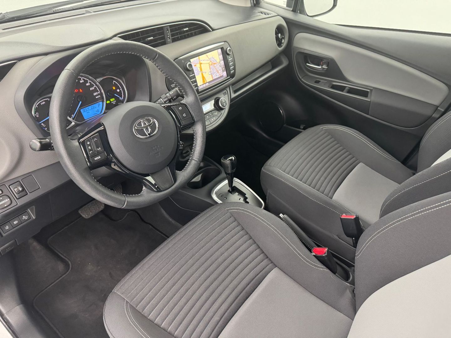 TOYOTA YARIS AFFAIRES - HYBRIDE 100H FRANCE BUSINESS 5p